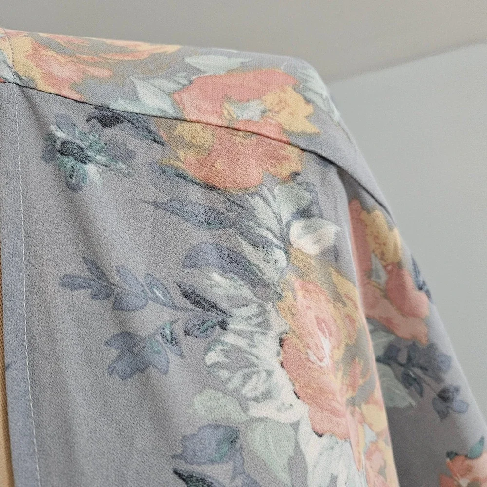 Torrid Womens Grey Floral‎ Chiffon Kimono Cardigan Open Front Wrap Size 1X/2X